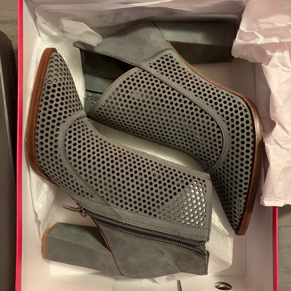 vince camuto levesna